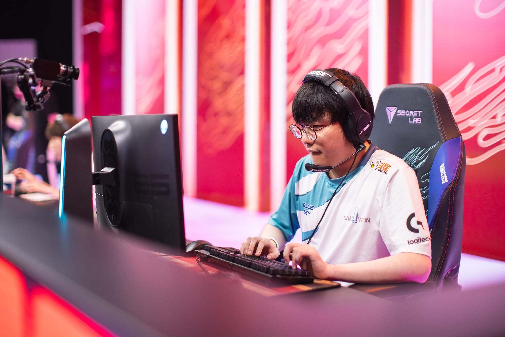 BeryL typing in his chair at the 2020 World Championship semi finals