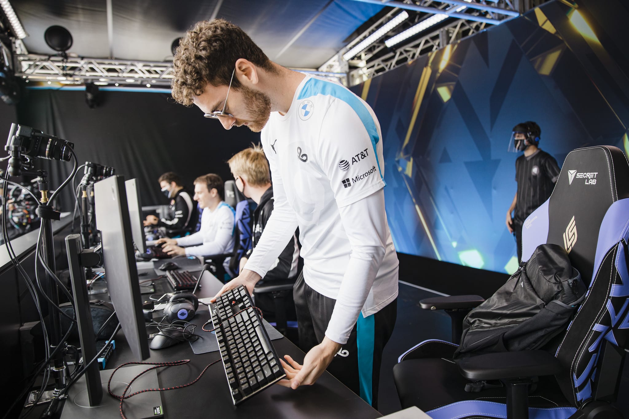Vulcan setting up his keyboard at the LCS Mid-Season Showdown grand finals