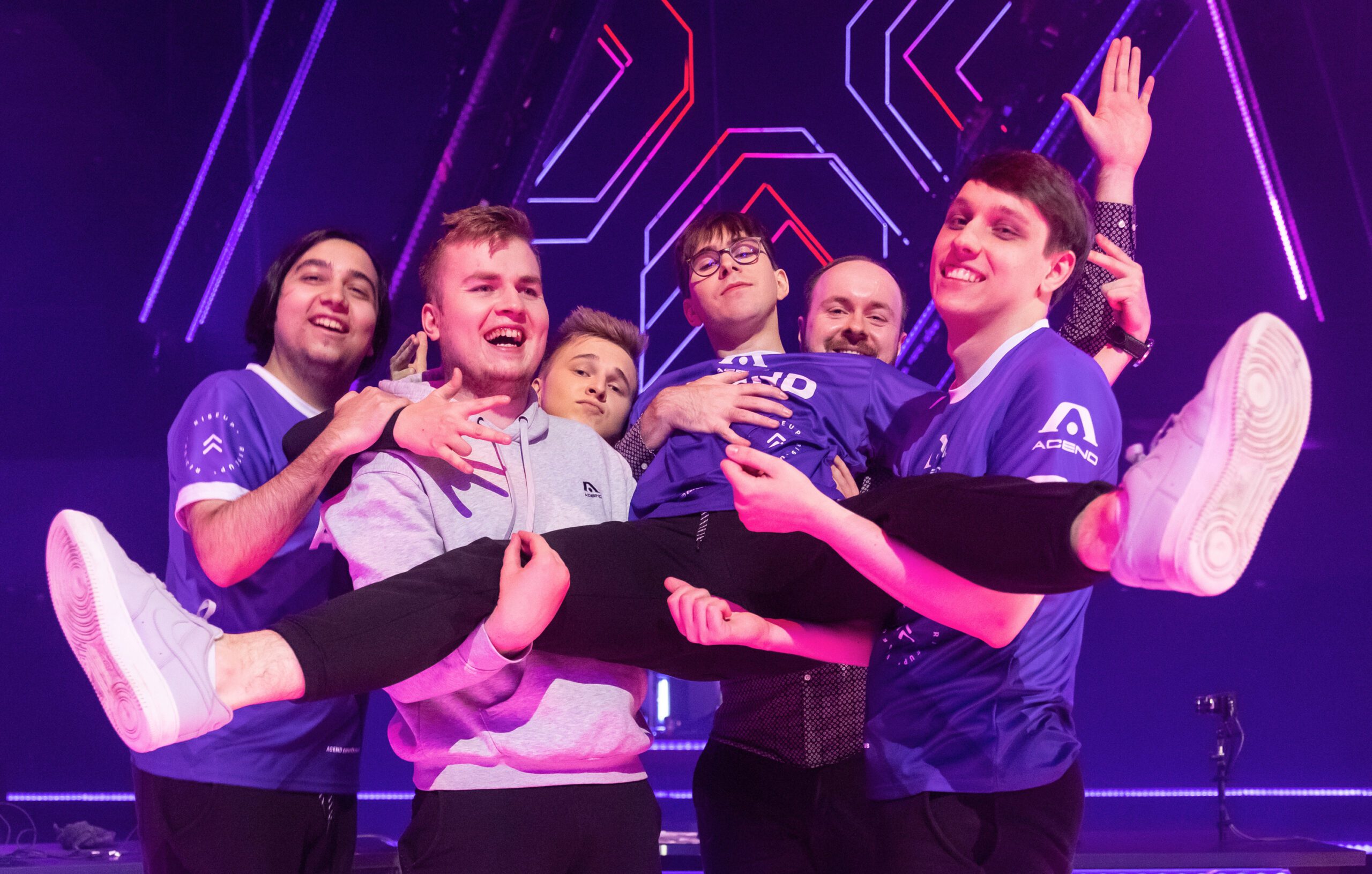 Team Acend poses after a victory and avoiding elimination at Masters 3 Berlin