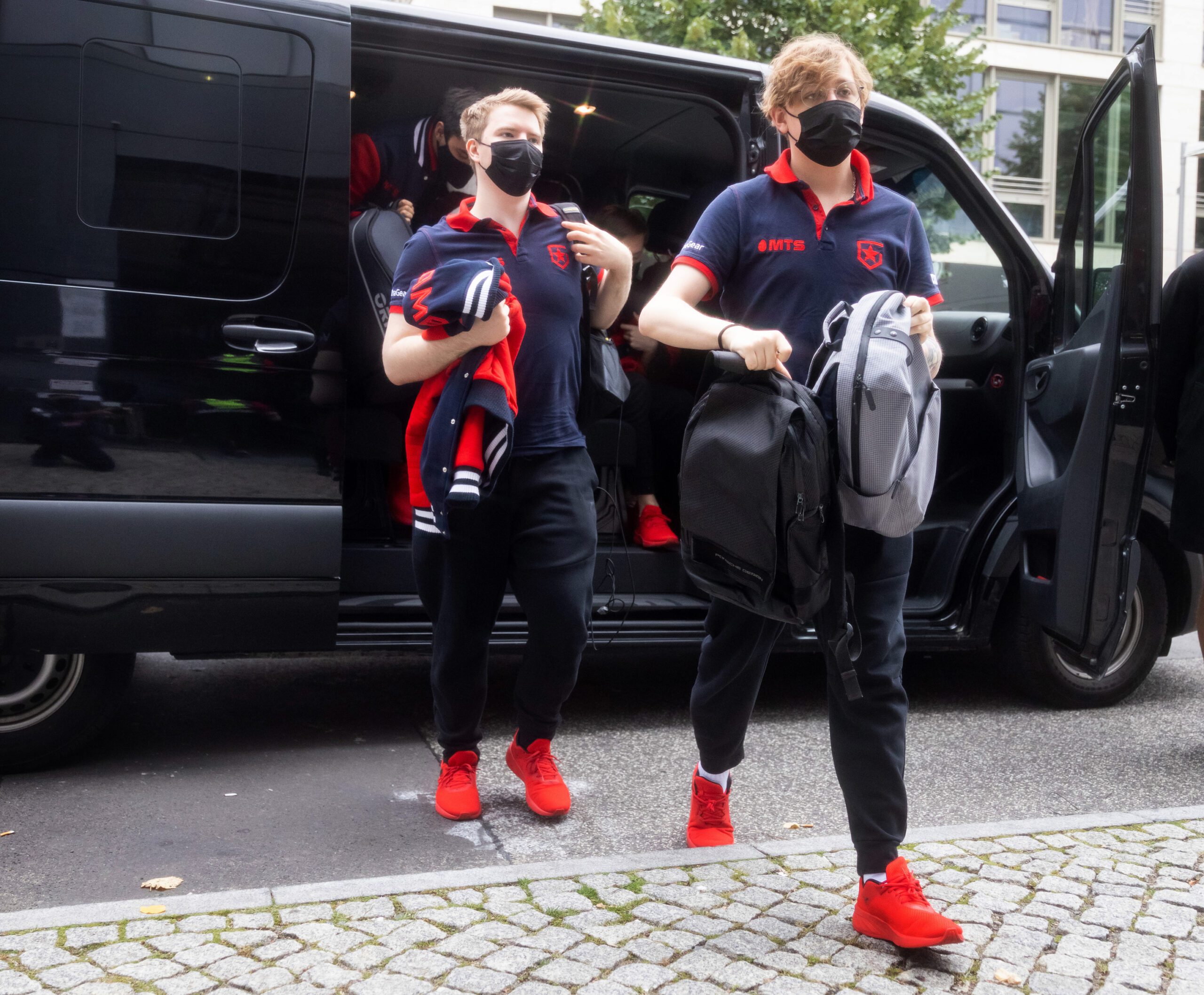 Gambit Esports' Igor "Redgar" Vlasov and Nikita "d3ffo" Sudakov arrive at the arena | Photo by Colin Young-Wolff/Riot Games Inc. via Getty Images