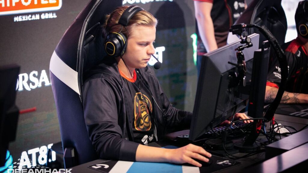 The Top Six Cs Go Grenade Dropping Strats From Iem Fall 21 So Far