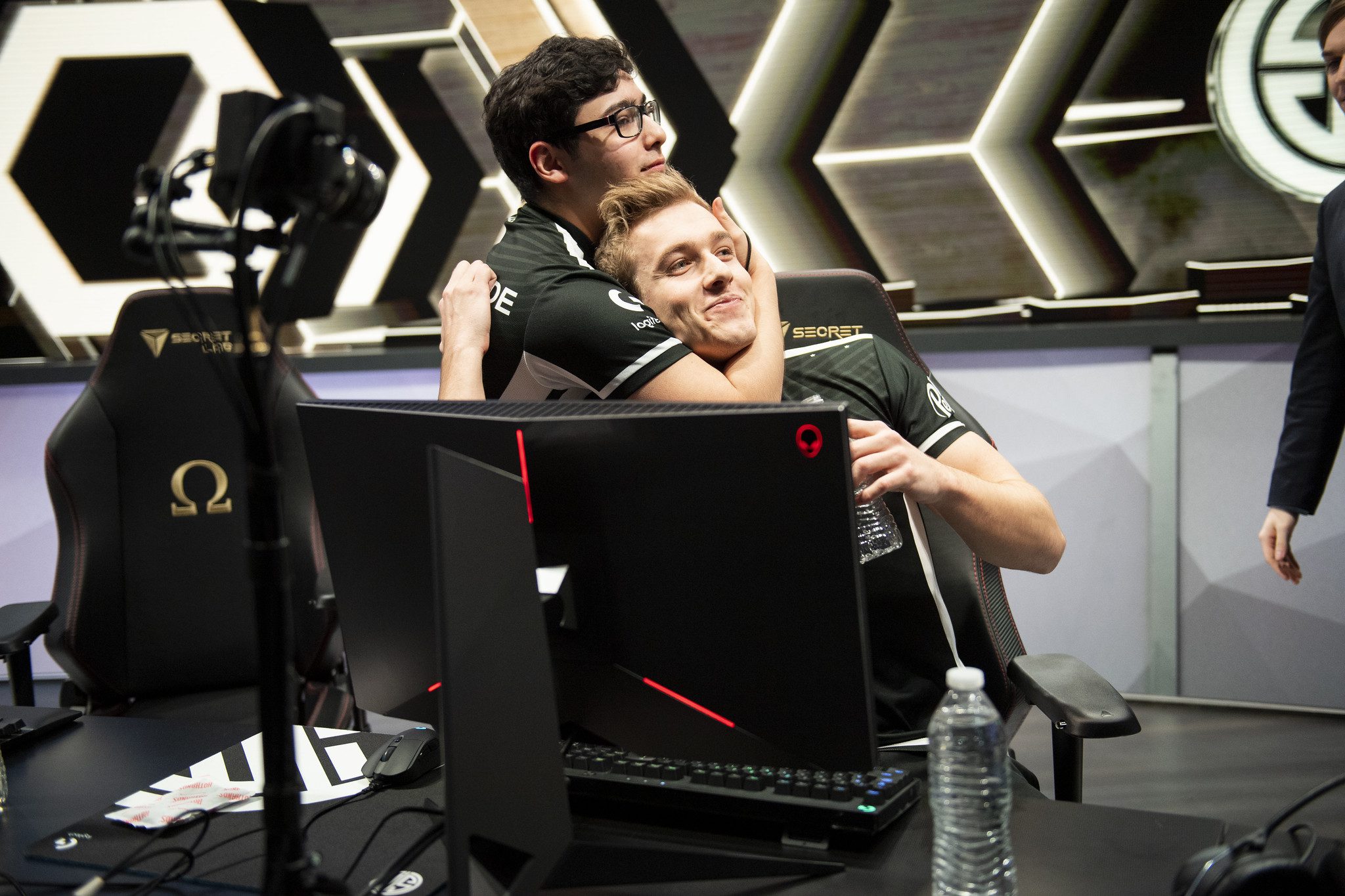 TSM Broken Blade puts Akaadian in a friendly chokehold