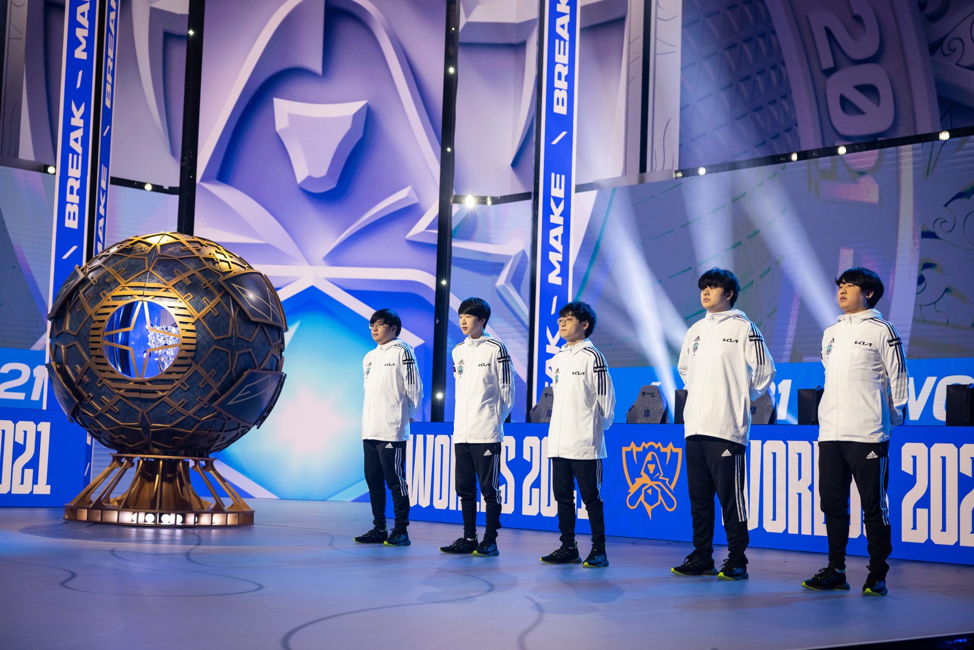DWG KIA have changed up their lineup a bit, but the mid lane and jungle core of Heo "ShowMaker" Su and Kim "Canyon" Geon-bu still make the team a contender for Worlds.
