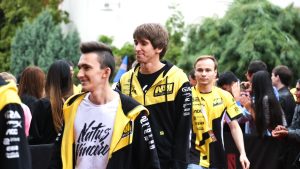 Na'Vi entering The International
