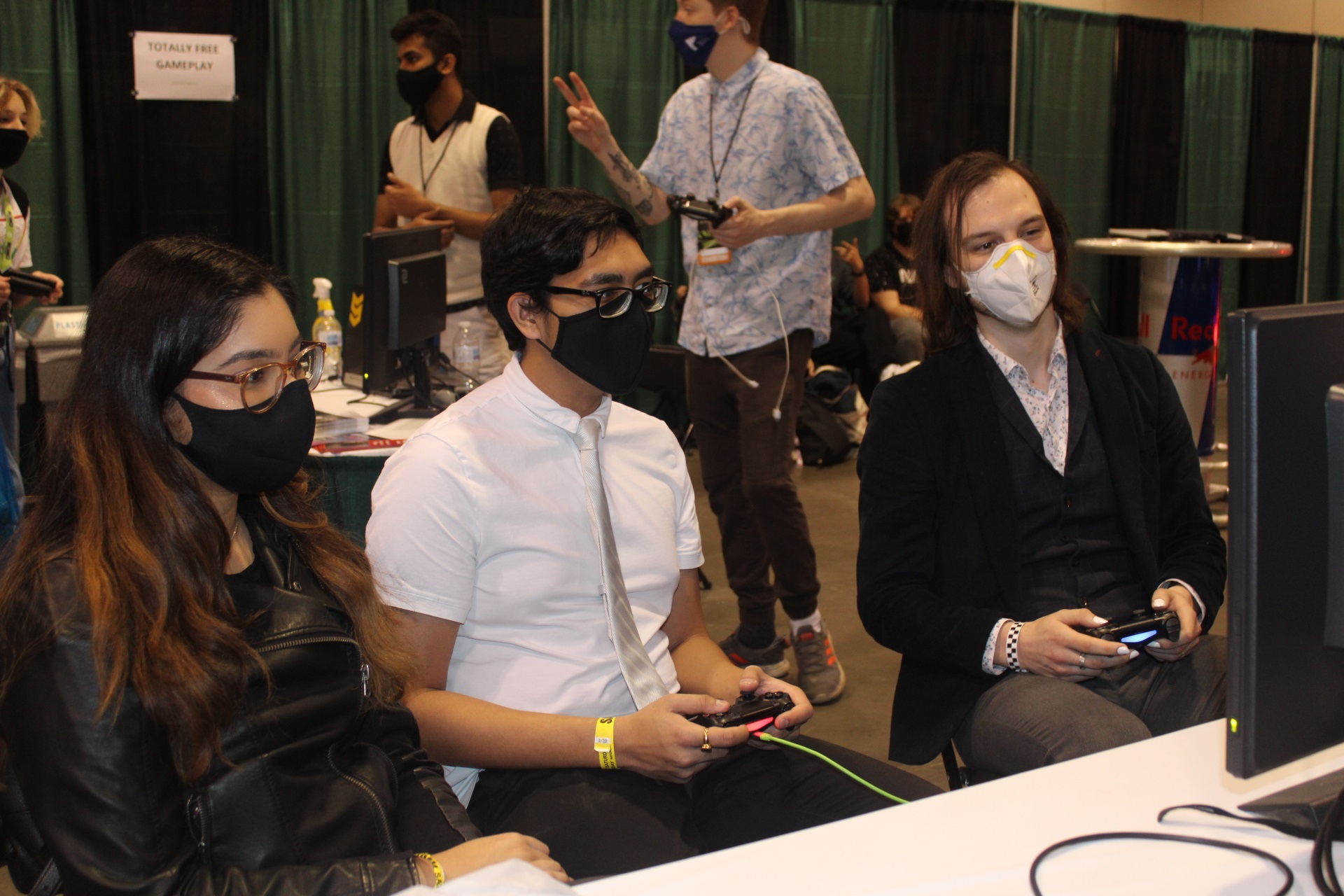 Toronto Comicon attendees at the event's esports section