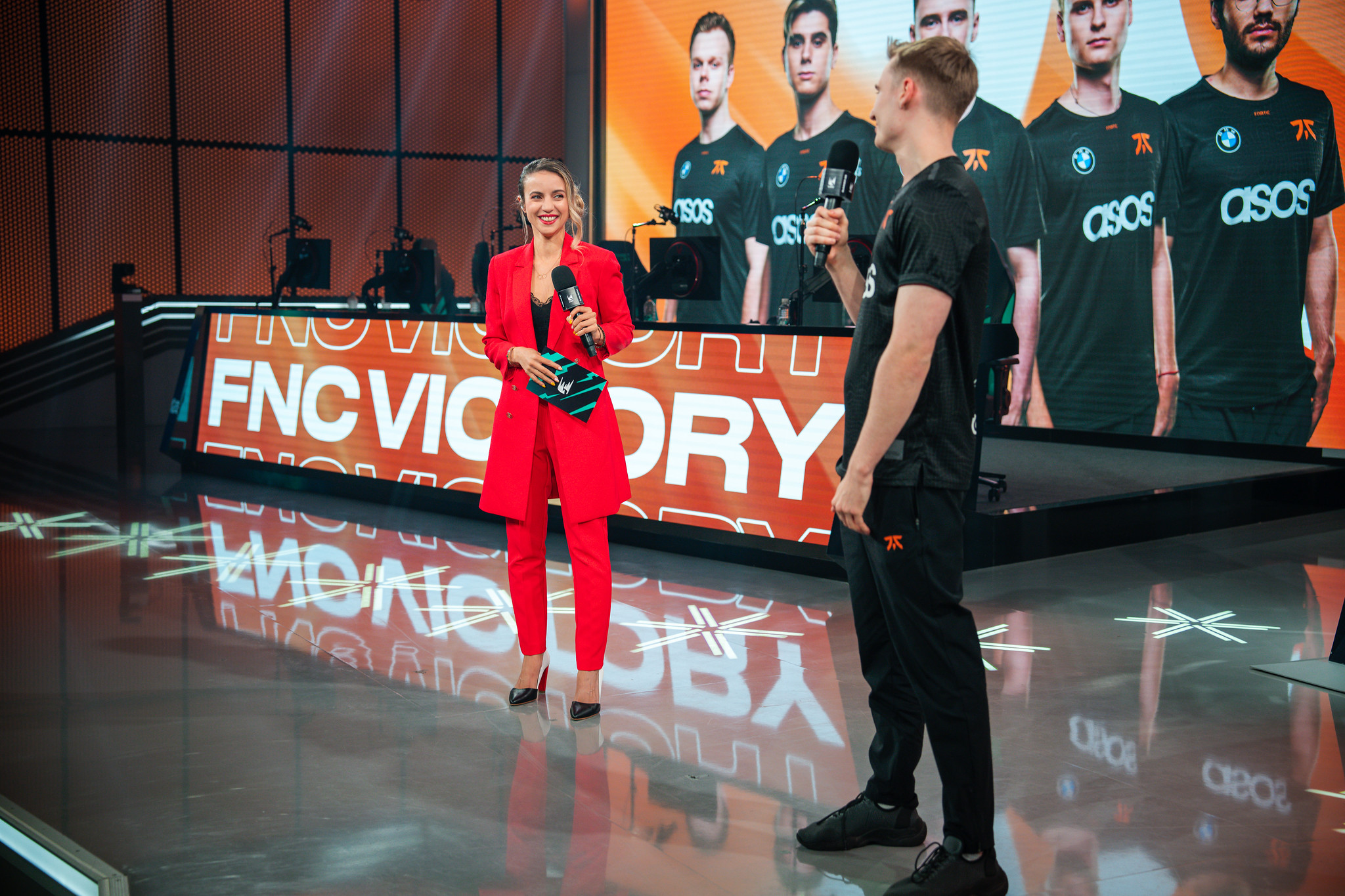 Laure interviewing Humanoid after Fnatic's 3-1 victory over MAD Lions